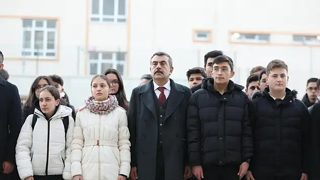 6 Şubat depremleri için okullarda saygı duruşu