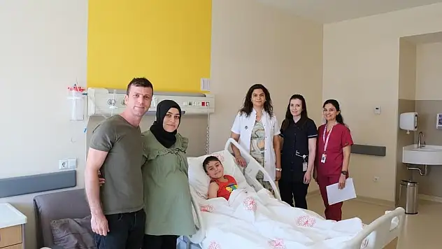6 yaşındaki Umut, rahatsızlığına rağmen sünnet oldu
