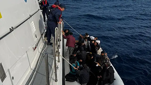 64 düzensiz göçmen kurtarıldı