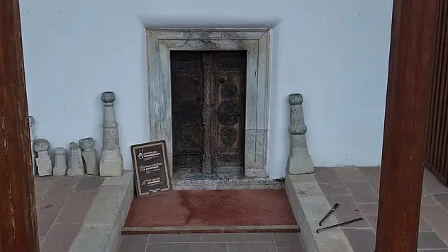 660 yıllık caminin kapısı müzede sergileniyor
