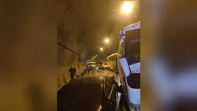 8 araç birbirine girdi! Çok sayıda yaralı var