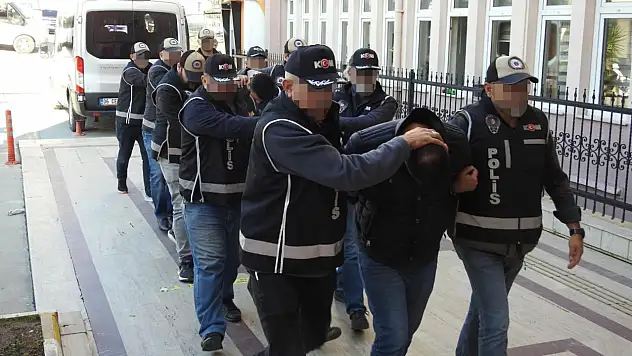 81 ilde düzensiz göç denetimi: 230 göçmen yakalandı