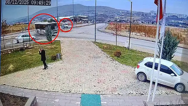 9 kişinin etkilendiği yangın haberini alan sürücü kaza yaptı