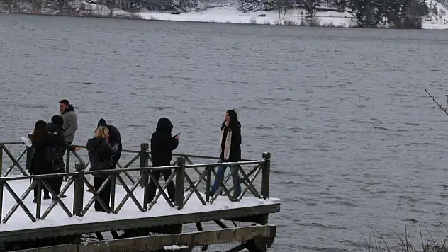 Abant beyaz gelinliği giydi: Tatilciler karın keyfini böyle çıkardı