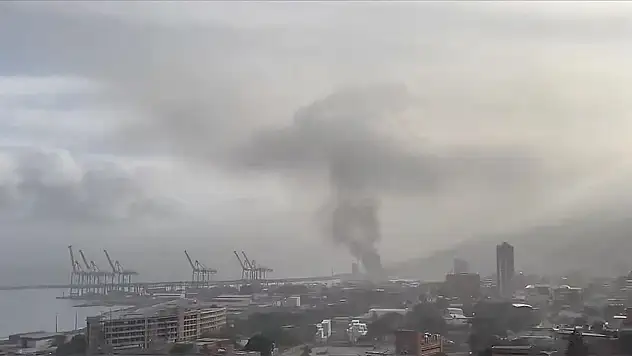 ABD Venezuela'nın başkenti Caracas'ı bombaladı