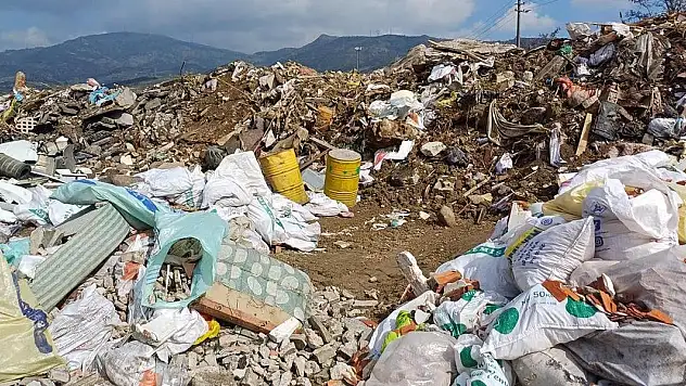 Açık alana çöp döken Bayraklı Belediyesi'ne 3,7 milyon ceza