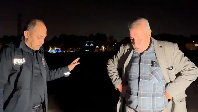 Açık bırakılan rögara düştü, yanındaki arkadaşı dakikalar sonra fark etti