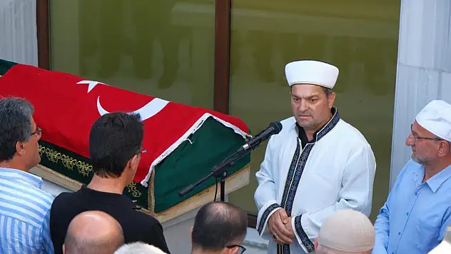 Acılı Baba Oğlunun Cenaze Namazını Kıldırdı!
