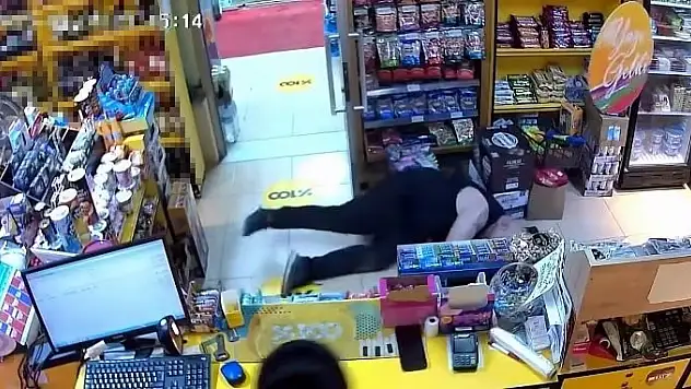 Adam markette gülerken öldü!