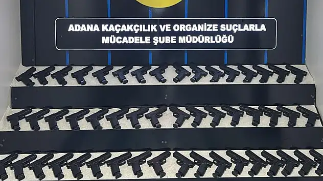 Adana'da bir araçta 50 ruhsatsız tabanca ele geçirildi