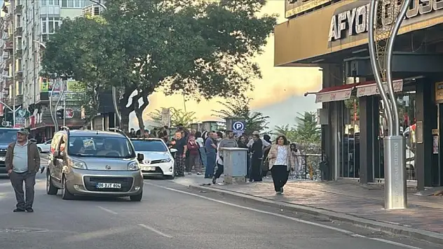 Afyonkarahisar'da 4,4 büyüklüğünde deprem!