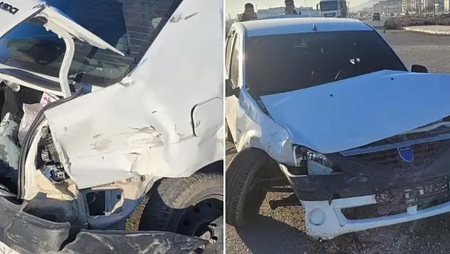 Afyonkarahisar'da işçi taşıyan servisle otomobil çarpıştı: 16 yaralı