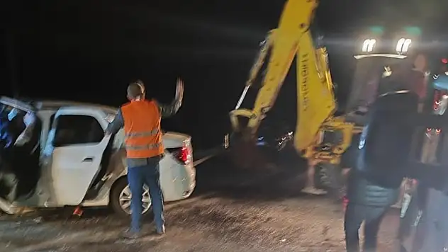 Afyonkarahisar'daki kazada 2 kişi hayatını kaybetti, 4 kişi yaralandı
