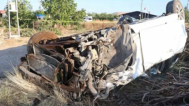 Ağaçları kırıp tarlaya uçtu, tekerleği ise 50 metre uzaklıktaki bahçeye fırladı