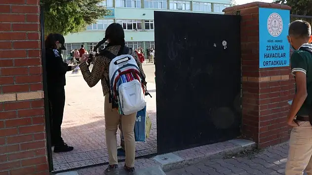 Ağır okul çantaları, minik bedenleri zorluyor ağrılara, duruş bozukluklarına yol açıyor