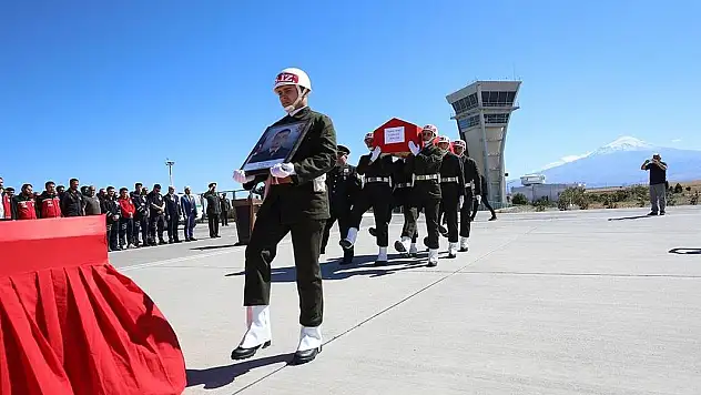 Ağrı şehidimizin naaşı memleketi Çanakkale'ye uğurlandı