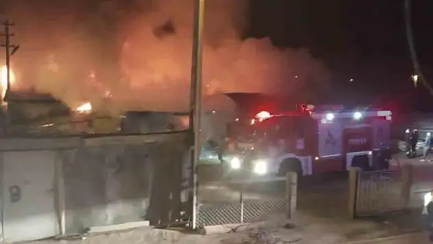 Ahır yangını korku dolu anlar yaşattı