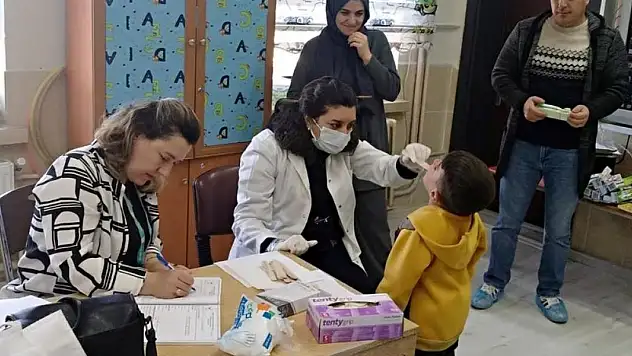 Ahırlı'da öğrencilere ağız ve diş sağlığı taraması yapıldı
