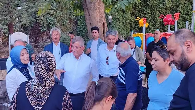 Ahmet Davutoğlu, memleketi Taşkent'te vatandaşlarla buluştu