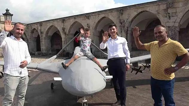 Ahşap Bayraktar TB2 maketini 30 günde yaptılar