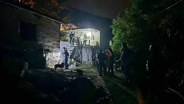 Aile faciası: Oğlunu öldürdü, eşini ağır yaraladı