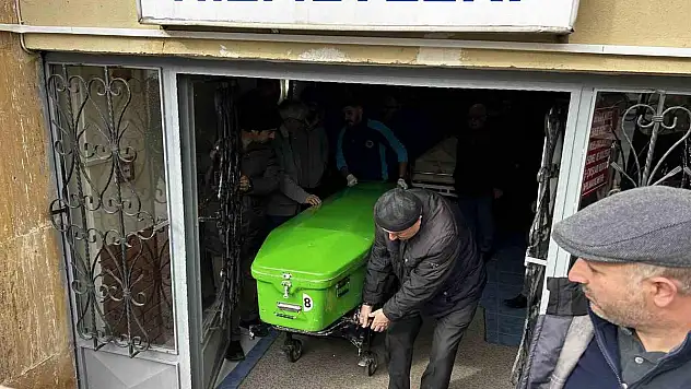 Aile içi cinayete kurban giden anne ve oğlunun cenazeleri yakınlarına teslim edildi