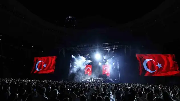 Ajda Pekkan'ın stadyum konseri: 40 bin kişi şarkılarına eşlik etti