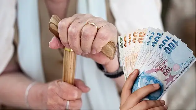Ak Parti'den emekliler için yeni çalışma: 65 yaş üstüne özel ek ödeme gündemde!