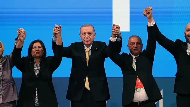 AK Parti'ye 9 belediye başkanı katıldı