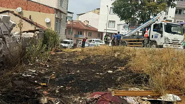 Akaryakıt istasyonu yakınında çıkan yangın paniğe neden oldu