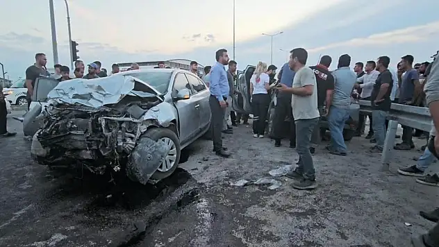 Aksaray'da iki otomobil çarpıştı: 4 yaralı