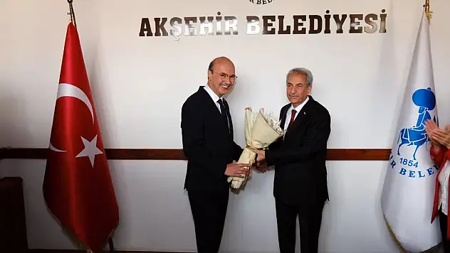 Akşehir Belediye Başkanı Köksal mazbatasını aldı