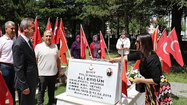 Akşehir İlçe Emniyet Müdürlüğü'nden şehitlik ziyareti