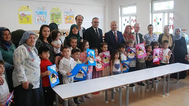 Akşehir'de 17 bin öğrenci karne alıp yaz tatiline girdi