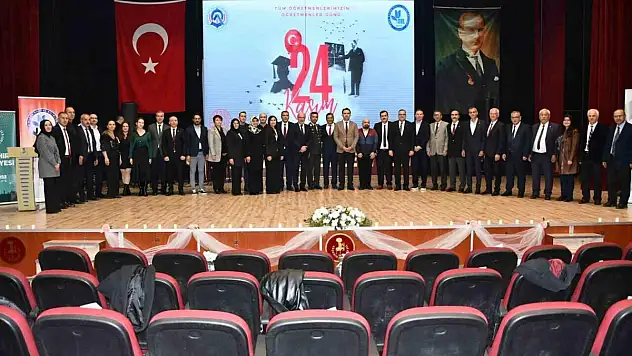 Akşehir'de Öğretmenler Günü etkinlikleri düzenlendi