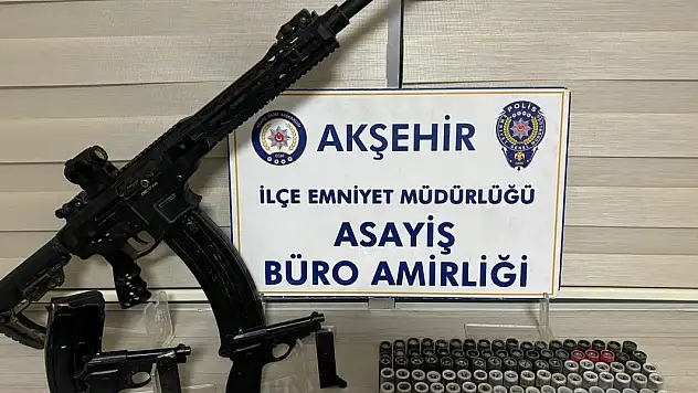 Akşehir'de yakalanan araçtan tabanca ve tüfek çıktı