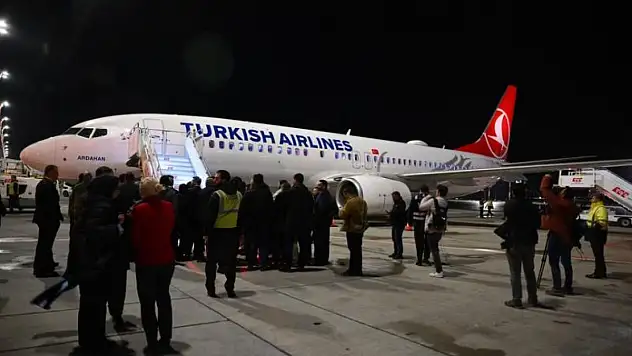 Alıkonulan Türk aktivistler yurda döndü