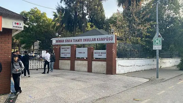 ALisede bıçaklı kavga: 2 öğrenci yaralandı