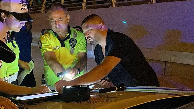 Alkollü çevirmeye girdi, ehliyeti gidince depremleri daha önceden bildiğini iddia etti