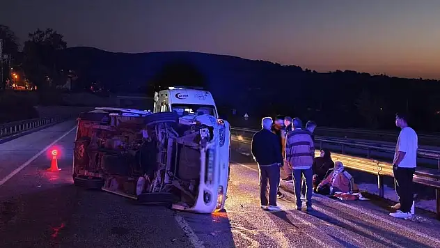 Alkollü sürücü dehşeti: Minibüs devrildi, 9 kişi yaralandı!
