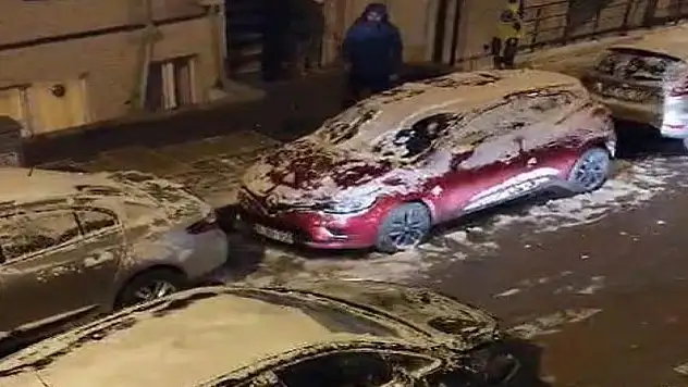 Alkollü sürücü park halindeki 7 araca çarptı meydan dayağı yedi!