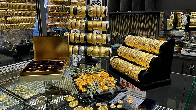 Altın kaplamalı zeytin yok satıyor