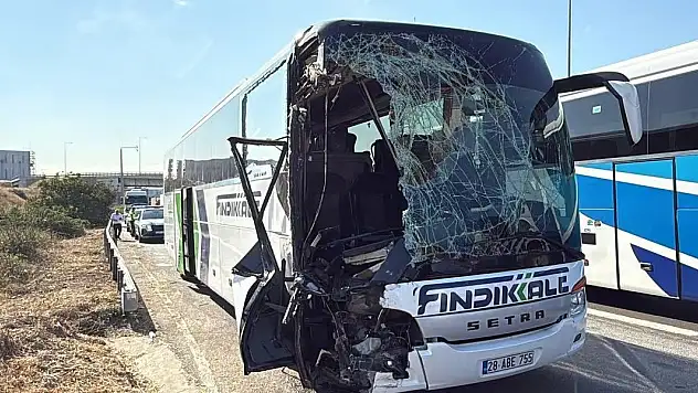 Anadolu Otoyolu'nda otobüs kamyona çarptı: 7 yaralı