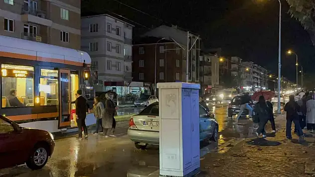 Aniden bastıran yağmur 'Avrupa kentini' felç etti