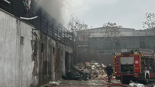 Ankara'da 4 katlı atık deposunda çıkan yangın söndürüldü