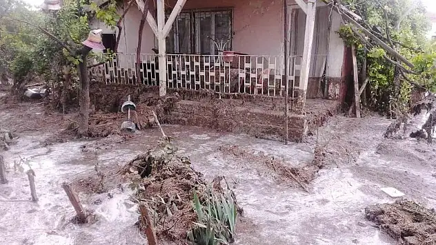 Ankara'da evini su basan vatandaş isyan etti