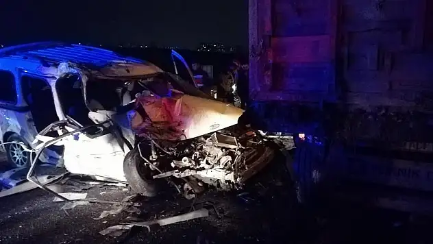 Ankara'da feci kaza: 2 ölü, 1 yaralı