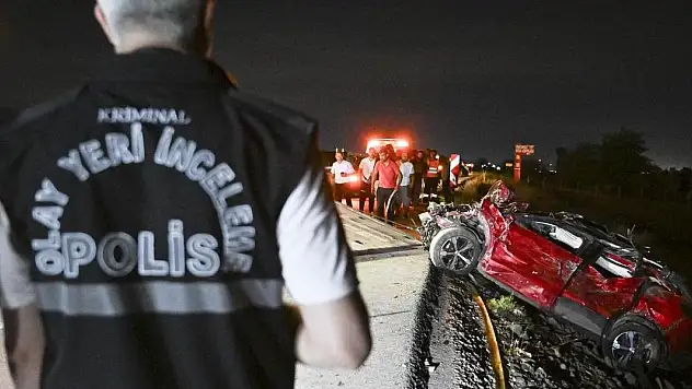 Ankara'da iki otomobilin çarpıştığı kazada 3 kişi hayatını kaybetti