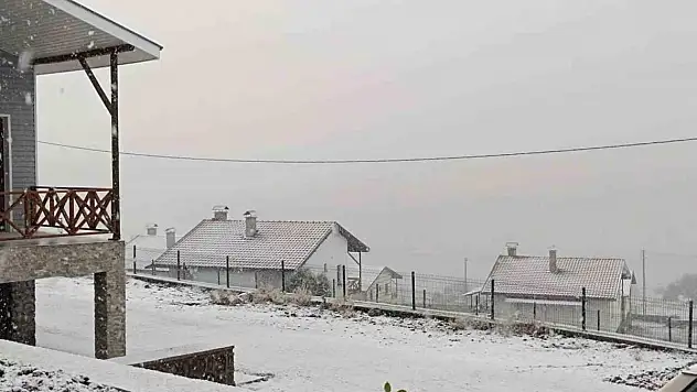 Ankara'da mevsimin ilk karı yağdı
