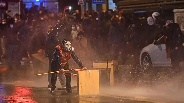 Ankara'da provokatörlerin saldırısında bir polis yaralandı
